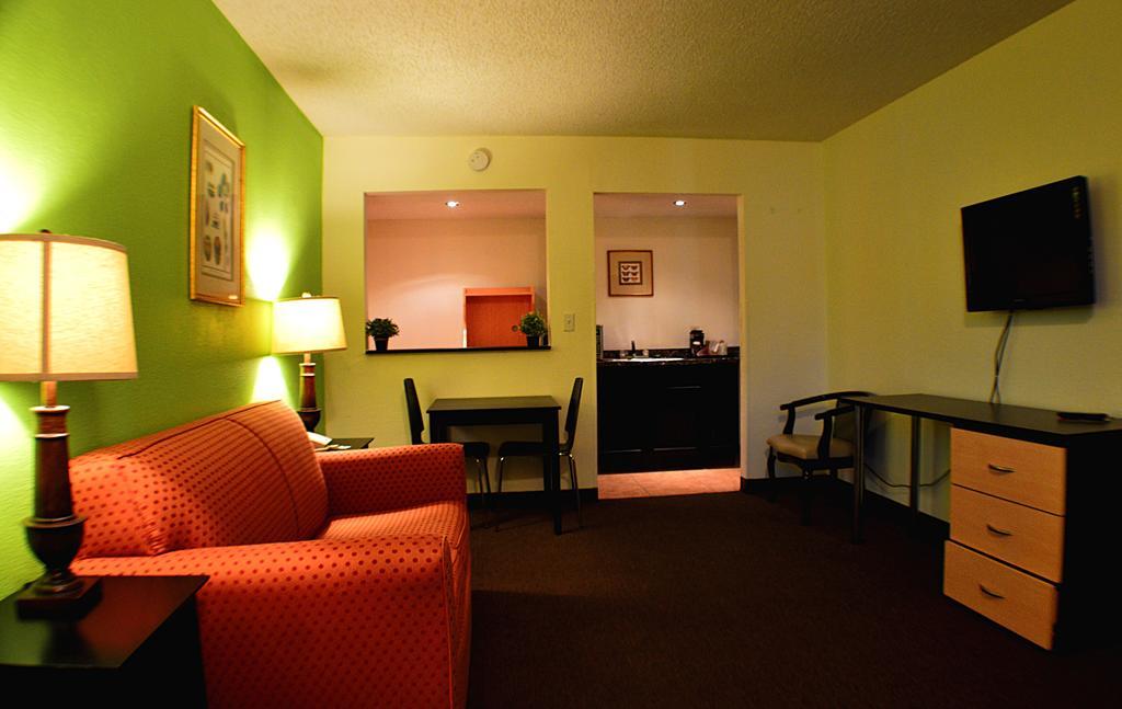 Roomba Inn & Suites At Old Town Kissimmee Exterior photo