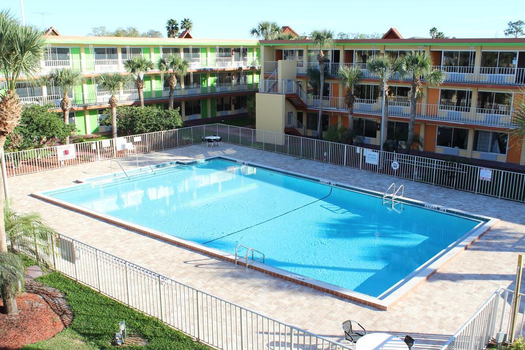 Roomba Inn & Suites At Old Town Kissimmee Exterior photo