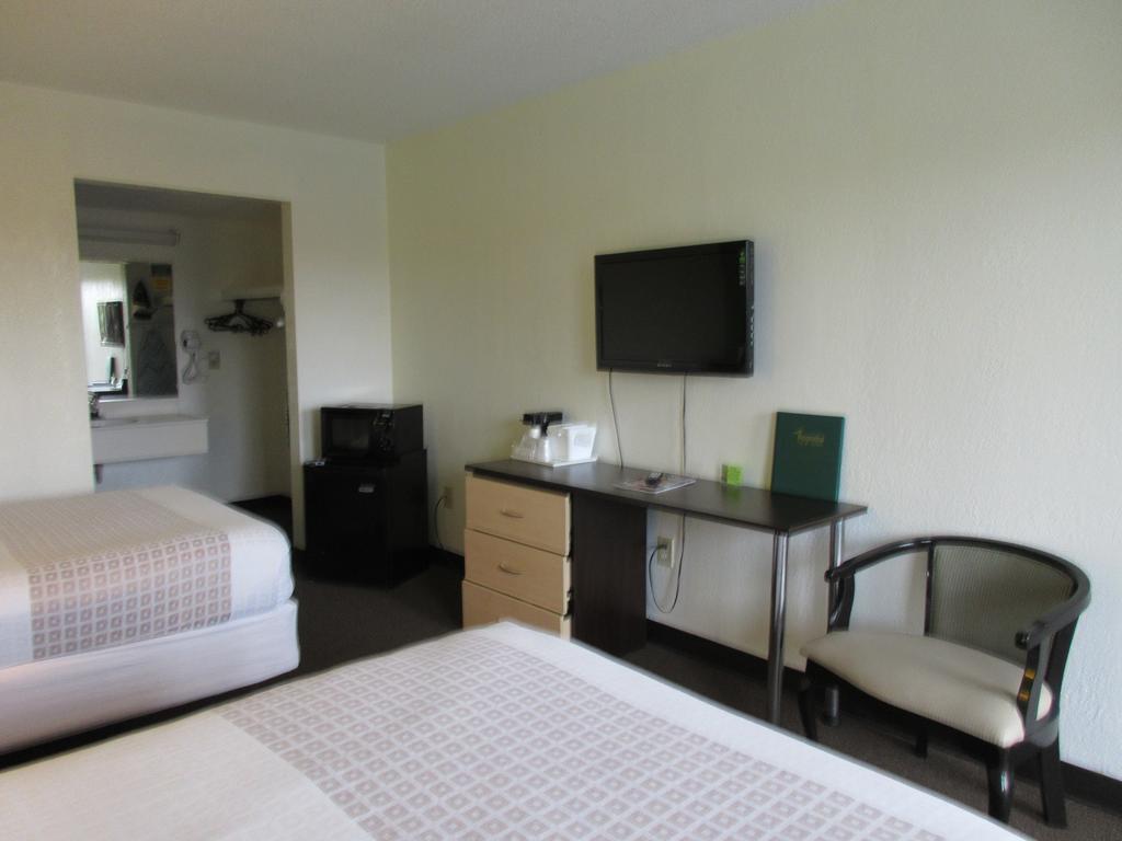 Roomba Inn & Suites At Old Town Kissimmee Exterior photo