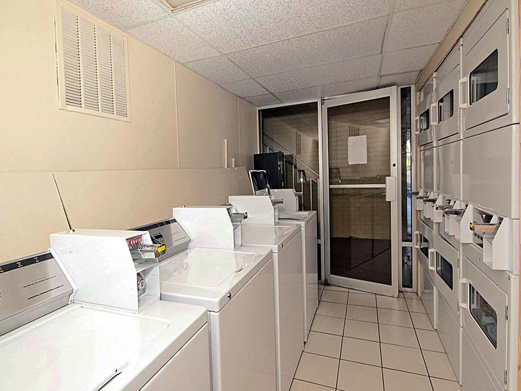 Roomba Inn & Suites At Old Town Kissimmee Exterior photo