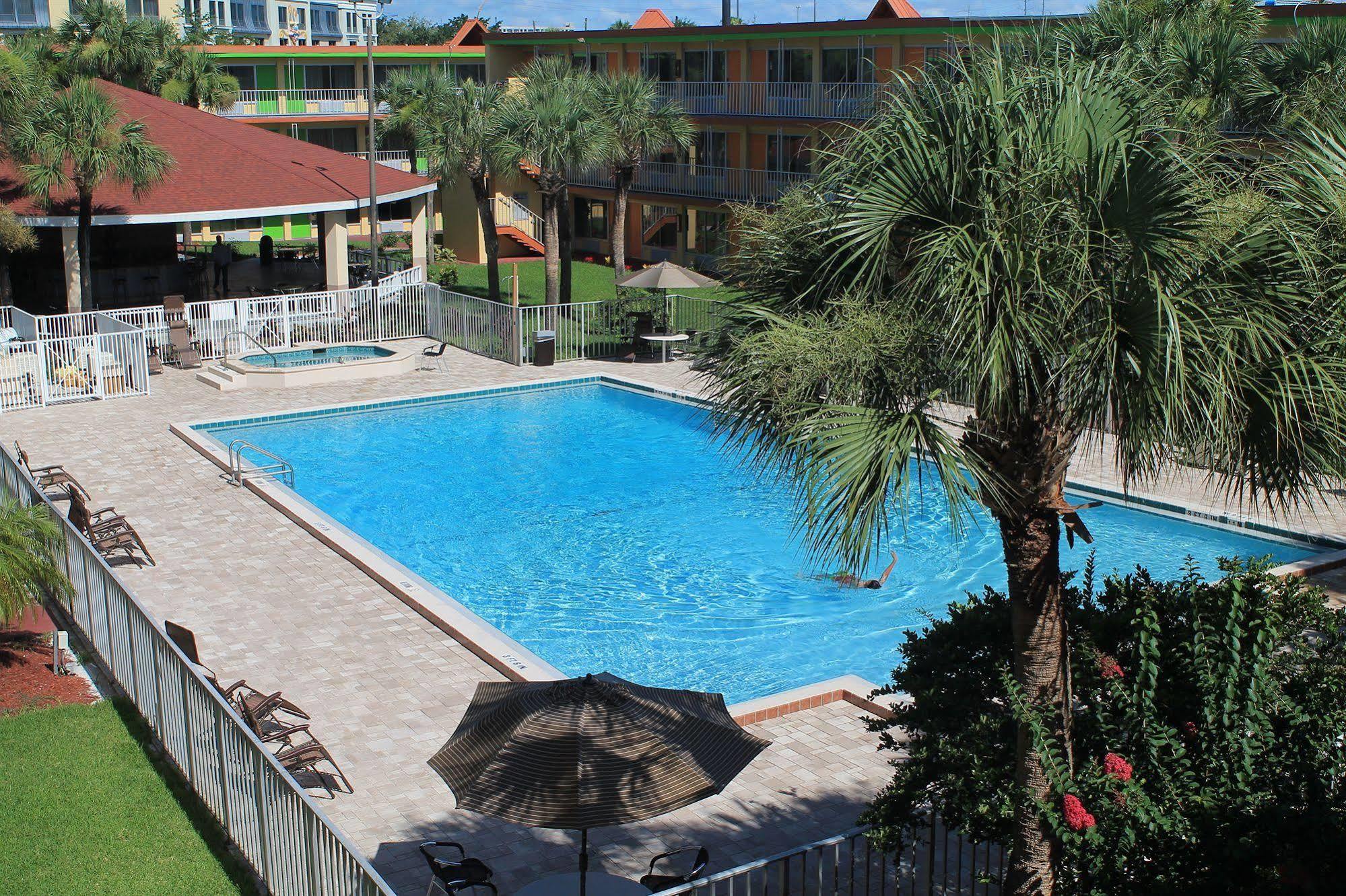Roomba Inn & Suites At Old Town Kissimmee Exterior photo