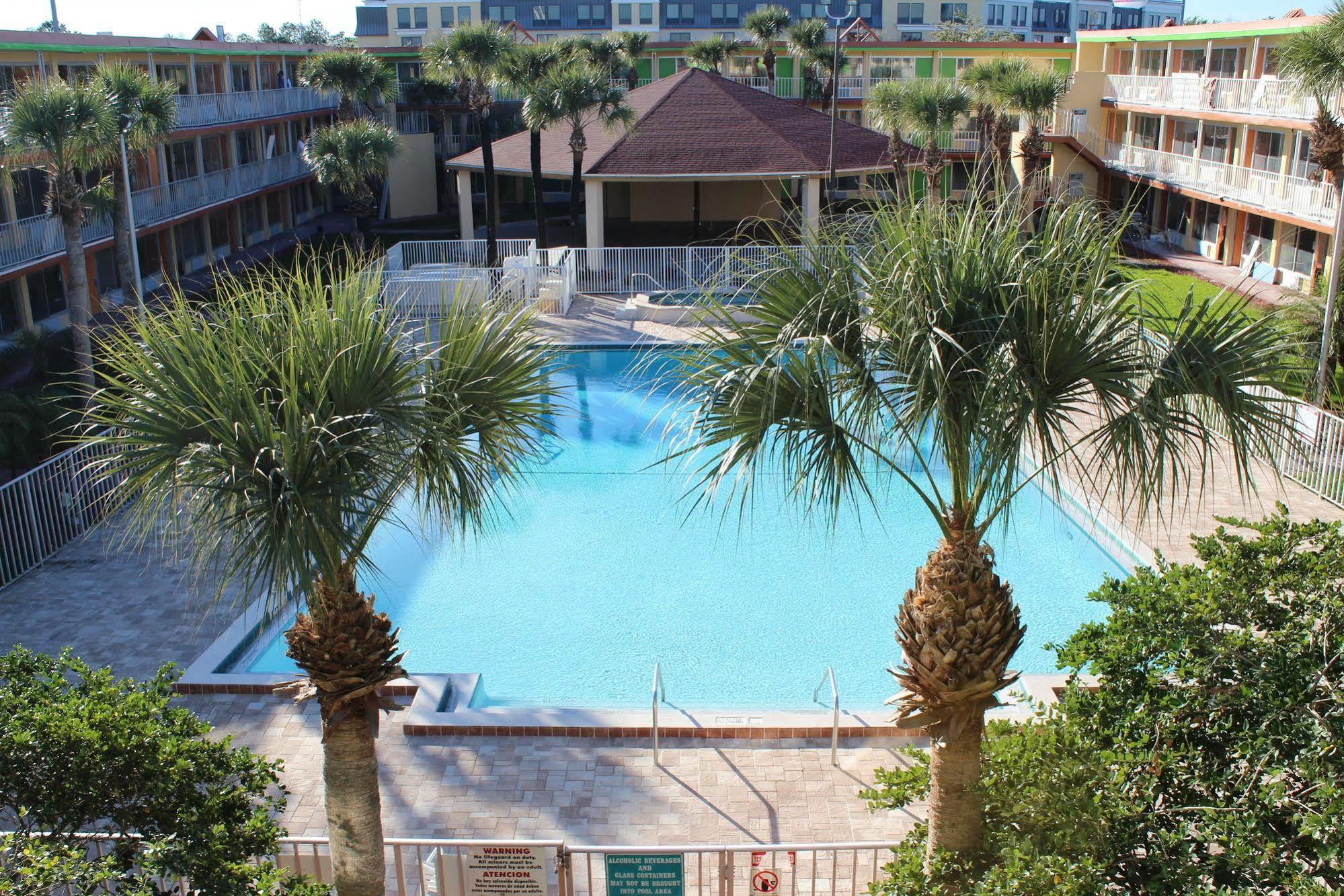 Roomba Inn & Suites At Old Town Kissimmee Exterior photo